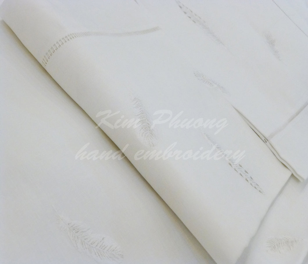 FEATHERS WHITE –SILVER