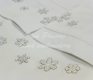 SNOWFLAKES-WHITE